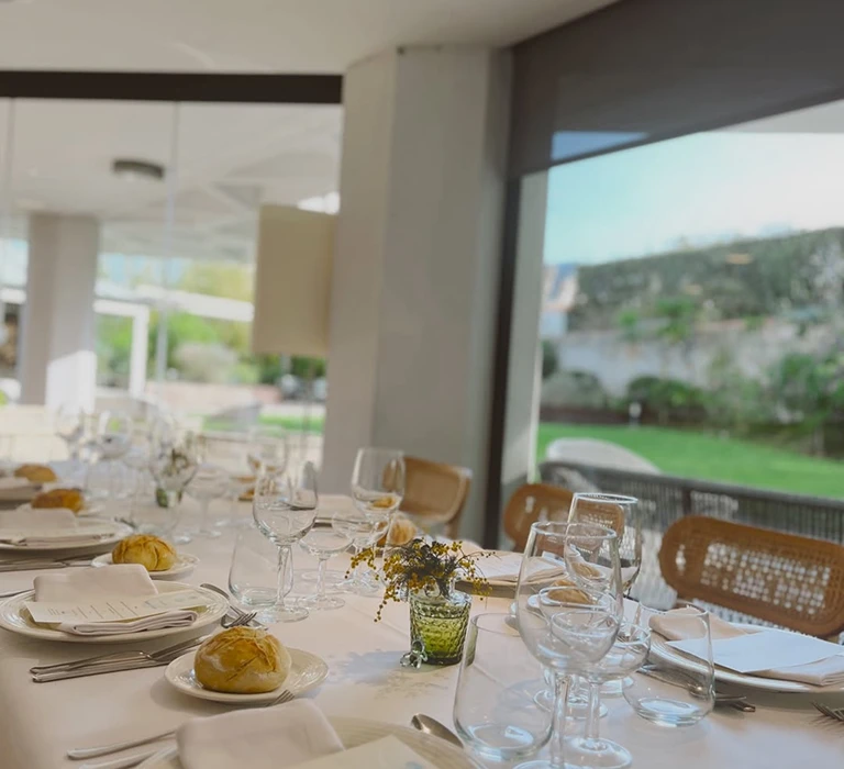 Salón con montaje de banquete en el Gran Hotel Victoria